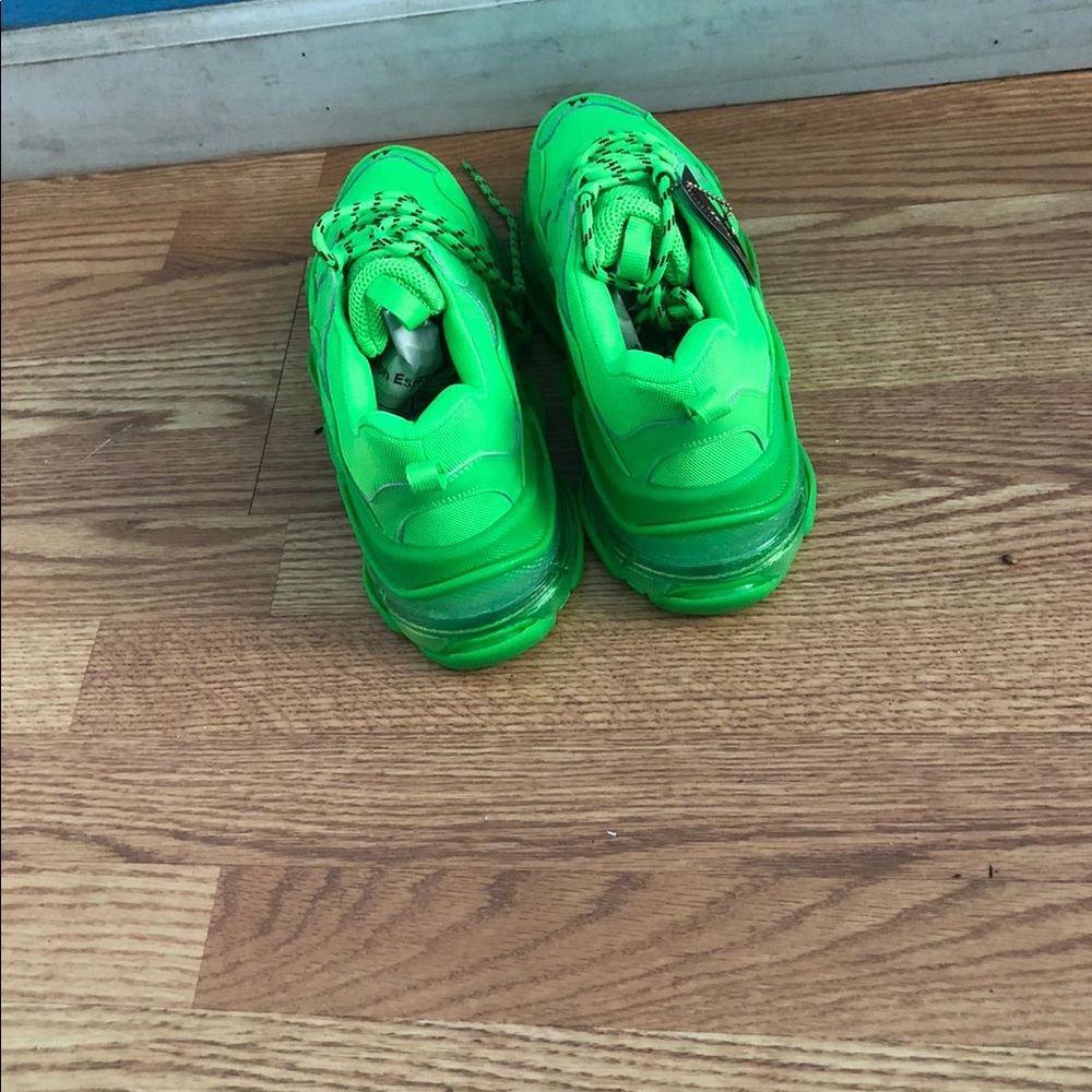 Shoes - Picture 4 of 5